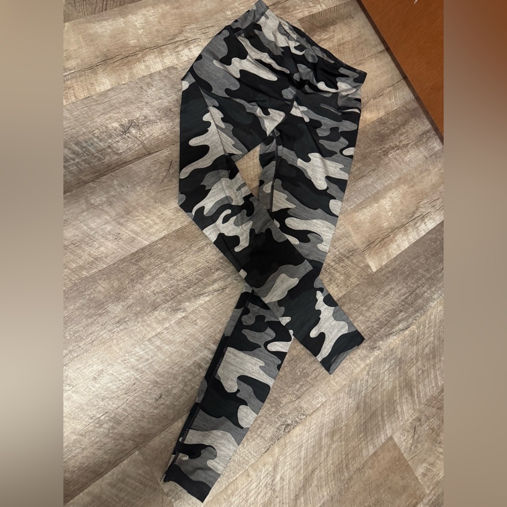Reebok SMALL grey/black camo joggers
